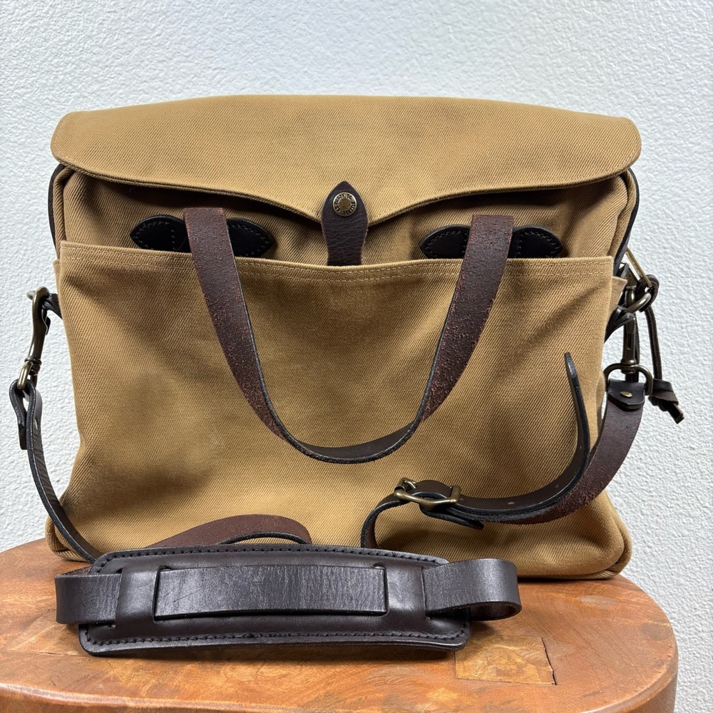 Filson Original Twill Briefcase
Discreet tag/ inside flap - Picture 2 of 14